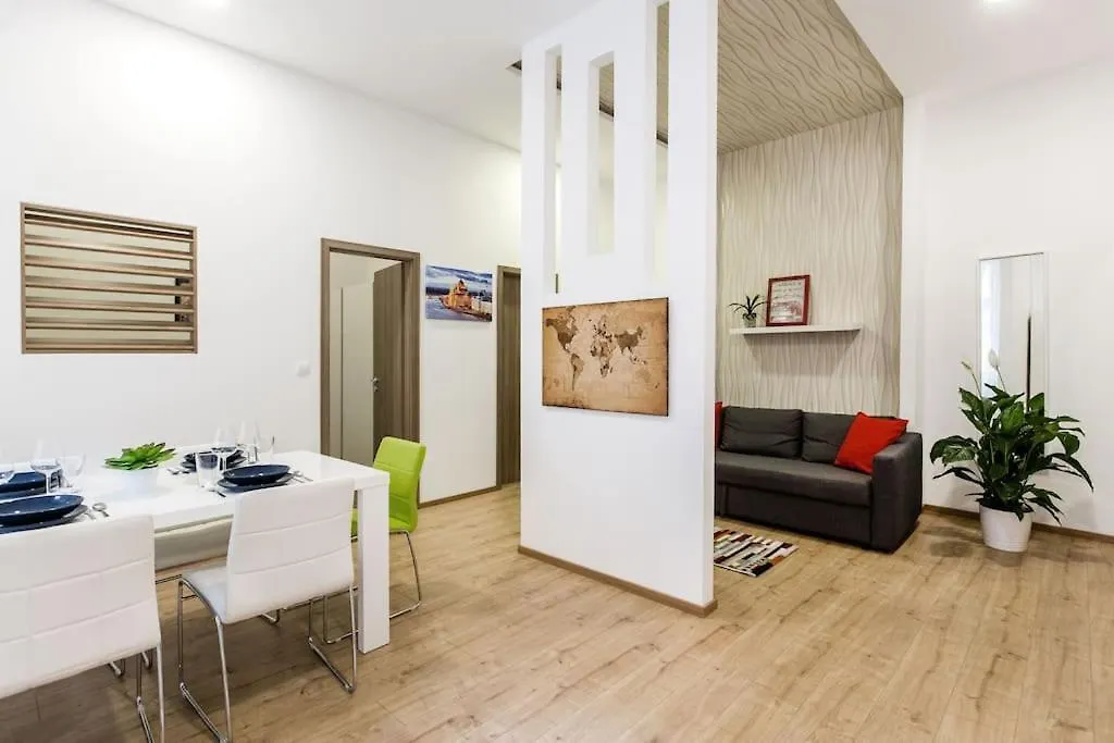 Designer Dream Home In The Ruin Bar District W A/C Budapest